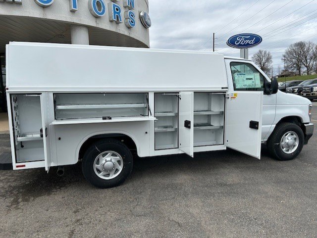 New 2025 Ford E-350 and Econoline 350 Super Duty w/ Power Equipment Group RWD image 5