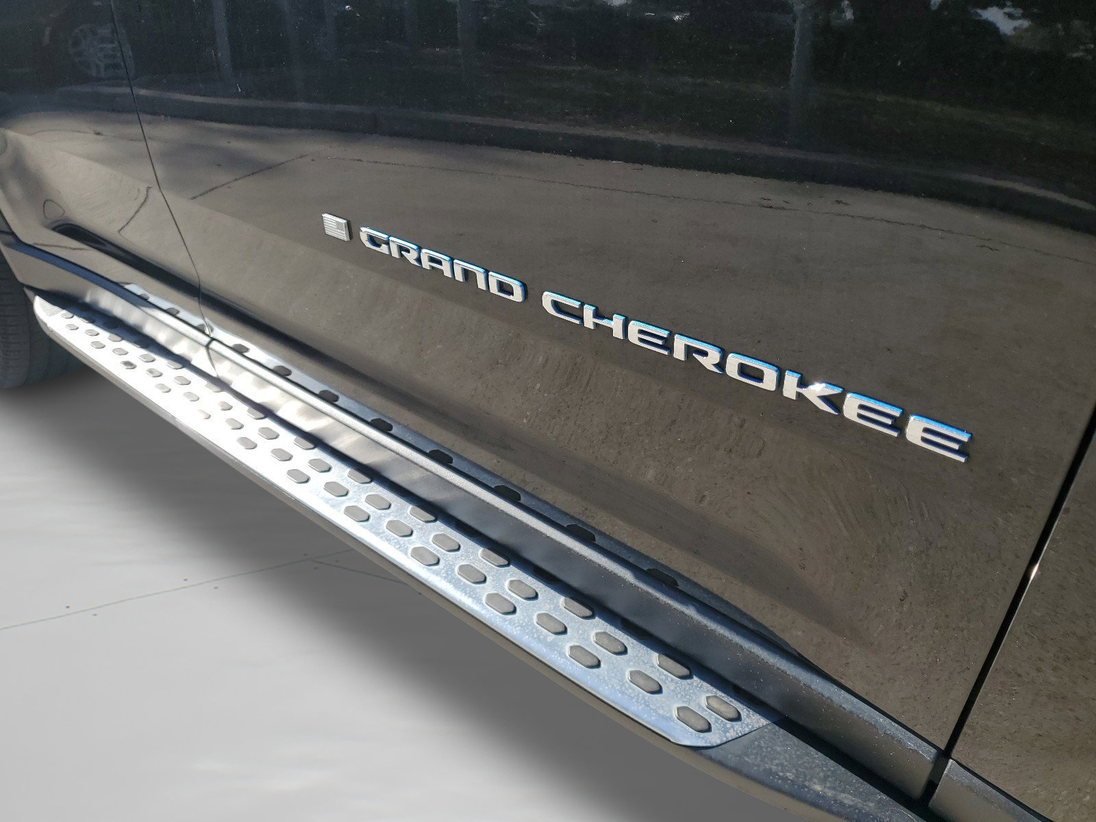 Certified 2023 Jeep Grand Cherokee 4xe w/ Luxury Tech Group II image 32