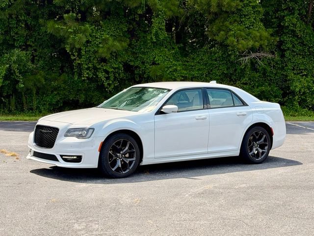Used 2023 Chrysler 300 Touring L RWD image 2