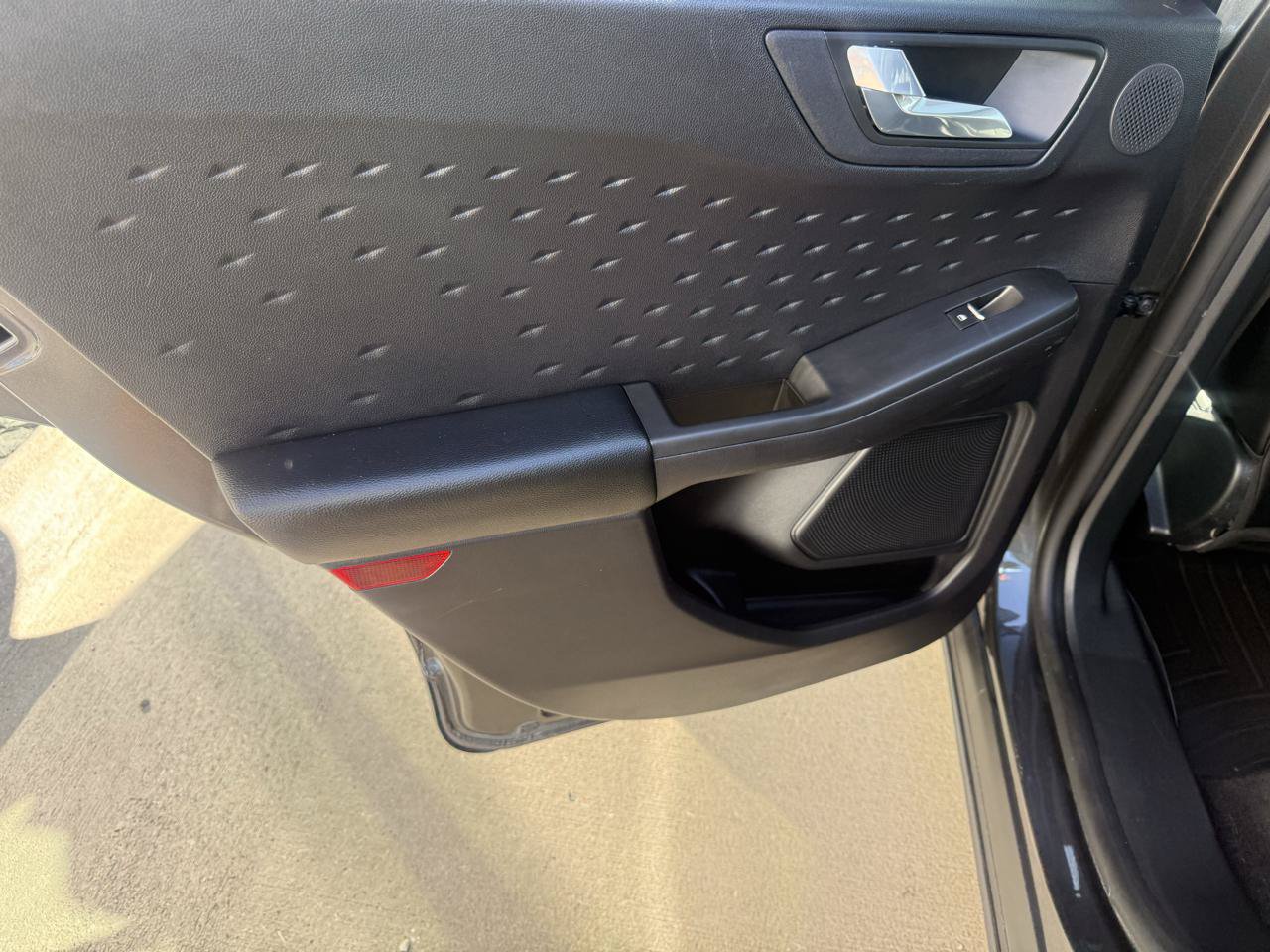 Used 2020 Ford Escape Titanium AWD/4WD image 13