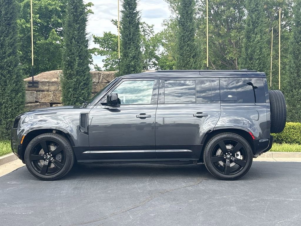 Certified 2024 Land Rover Defender 110 X-Dynamic SE AWD/4WD image 2