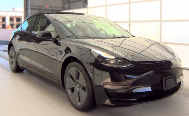 Used 2023 Tesla Model 3 Standard Range RWD image 3
