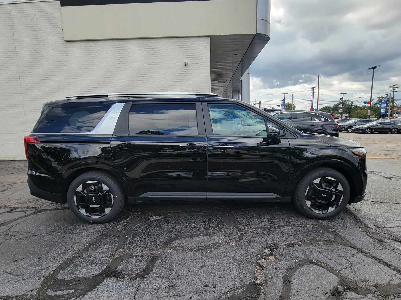 New 2026 Kia Carnival EX image 4