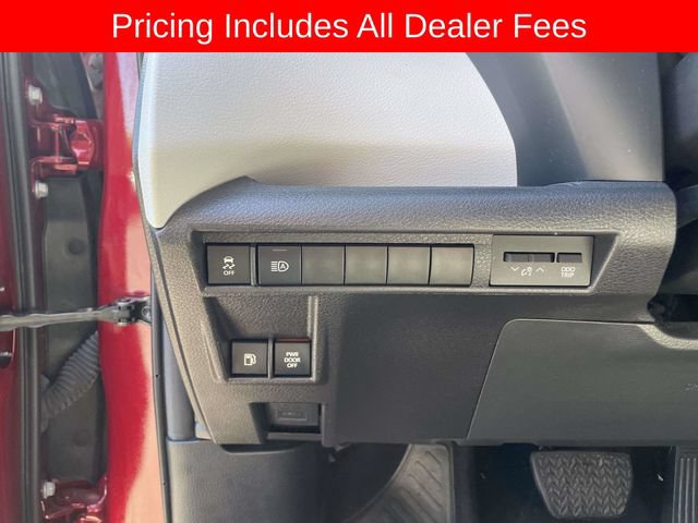 Used 2025 Toyota Sienna XLE FWD image 21