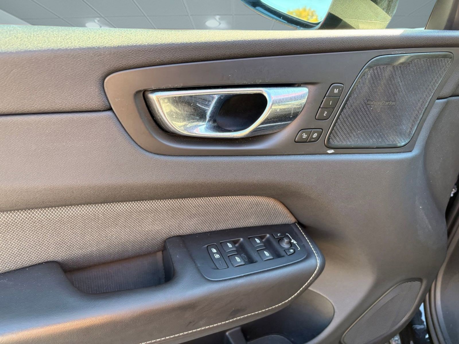 Used 2020 Volvo XC60 T6 R-Design w/ Protection Package Premier image 13