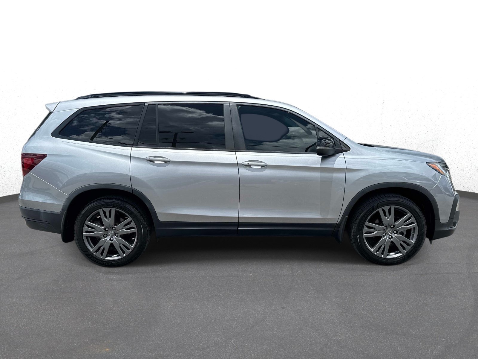 Used 2022 Honda Pilot Sport image 2