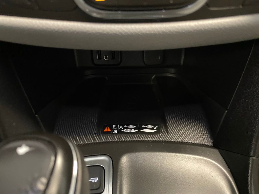 Used 2018 Chevrolet Equinox Premier w/ LPO, Cargo Package image 22