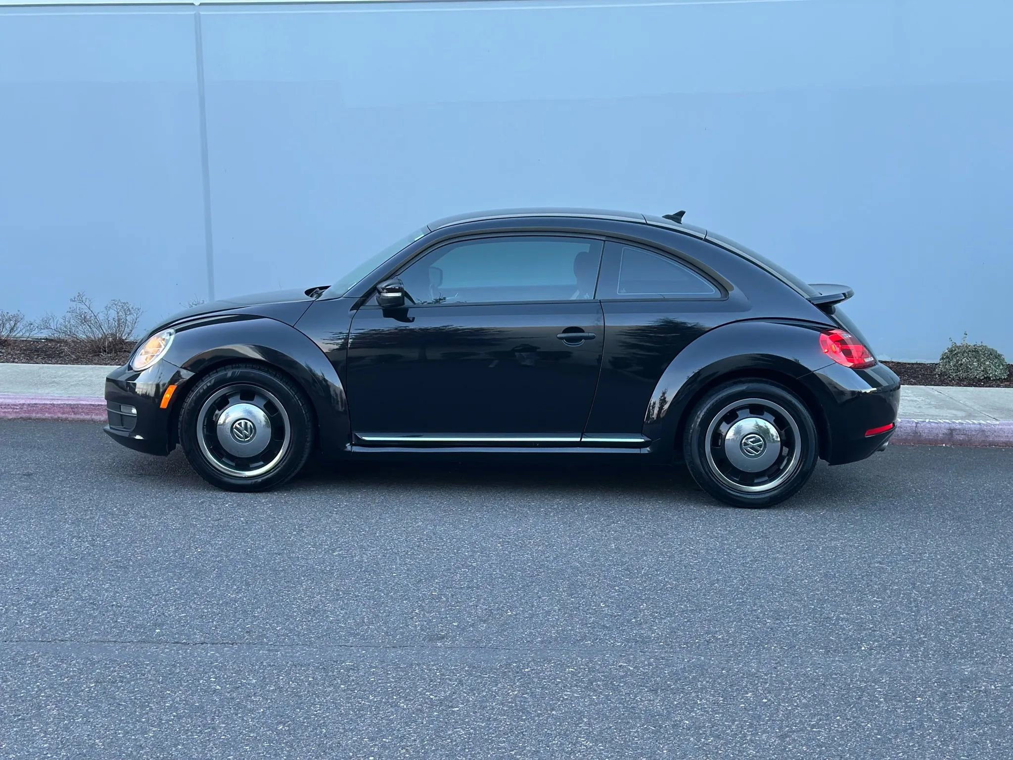 Used 2016 Volkswagen Beetle 1.8T Classic FWD image 3