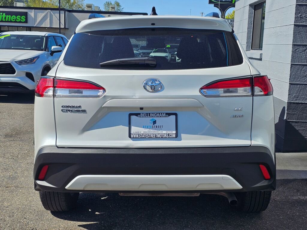 Used 2025 Toyota Corolla Cross LE AWD/4WD image 4