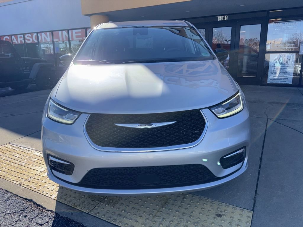 Used 2024 Chrysler Pacifica Touring-L FWD image 10