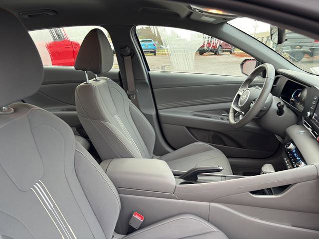 Used 2025 Hyundai Elantra Sport FWD image 9