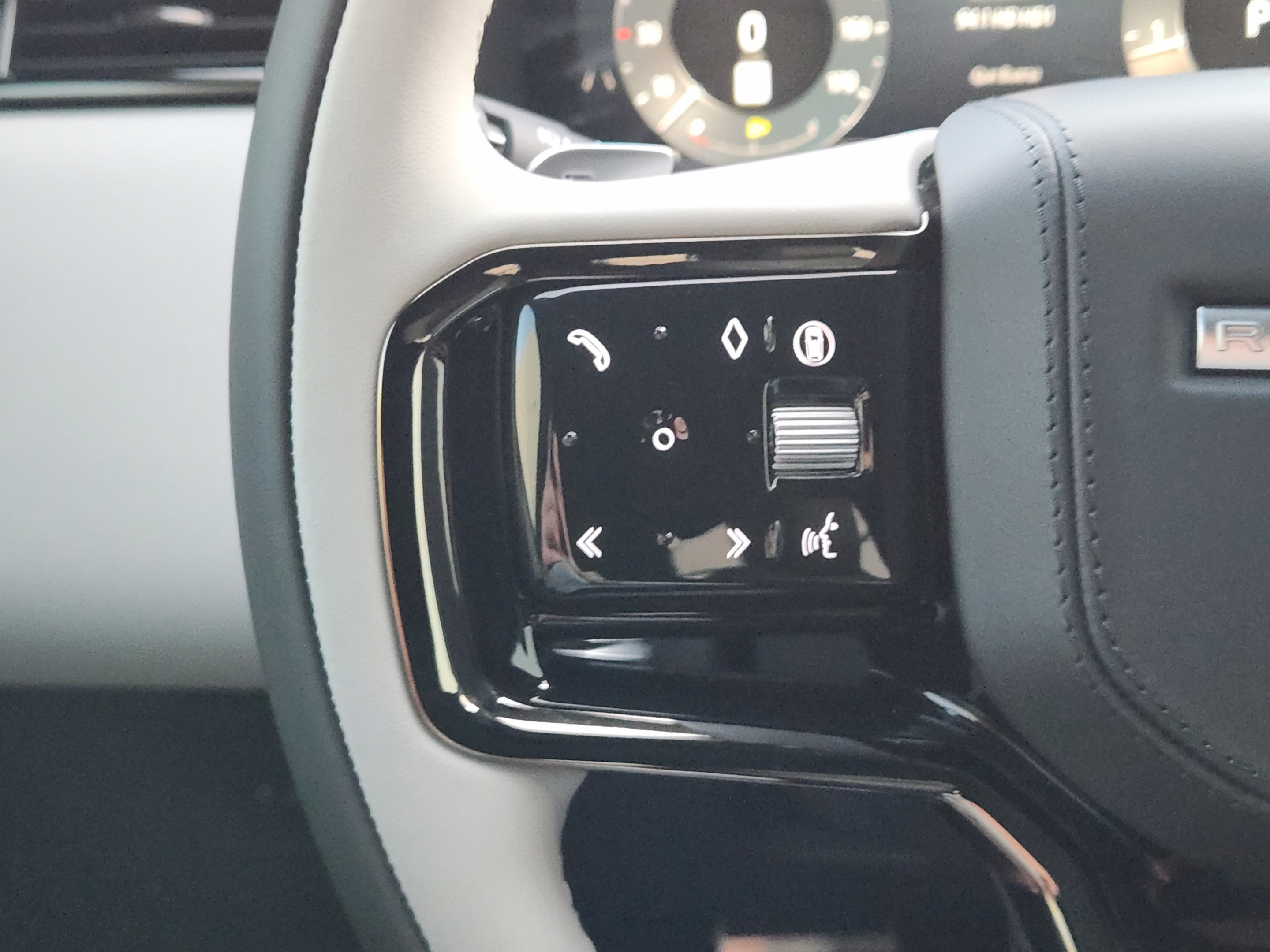 New 2026 Land Rover Range Rover Velar Belgravia AWD/4WD image 24