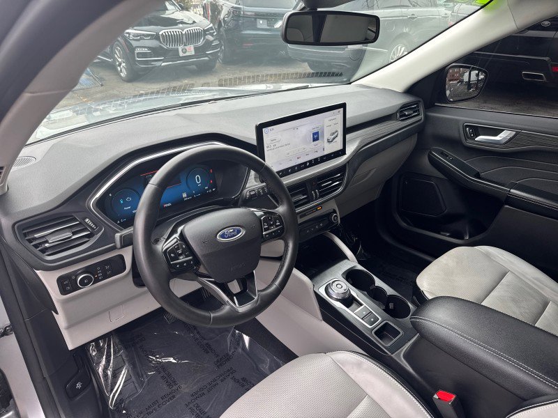Used 2023 Ford Escape Platinum image 16