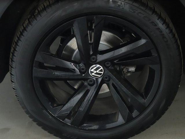 Used 2024 Volkswagen Tiguan SE R-Line image 12