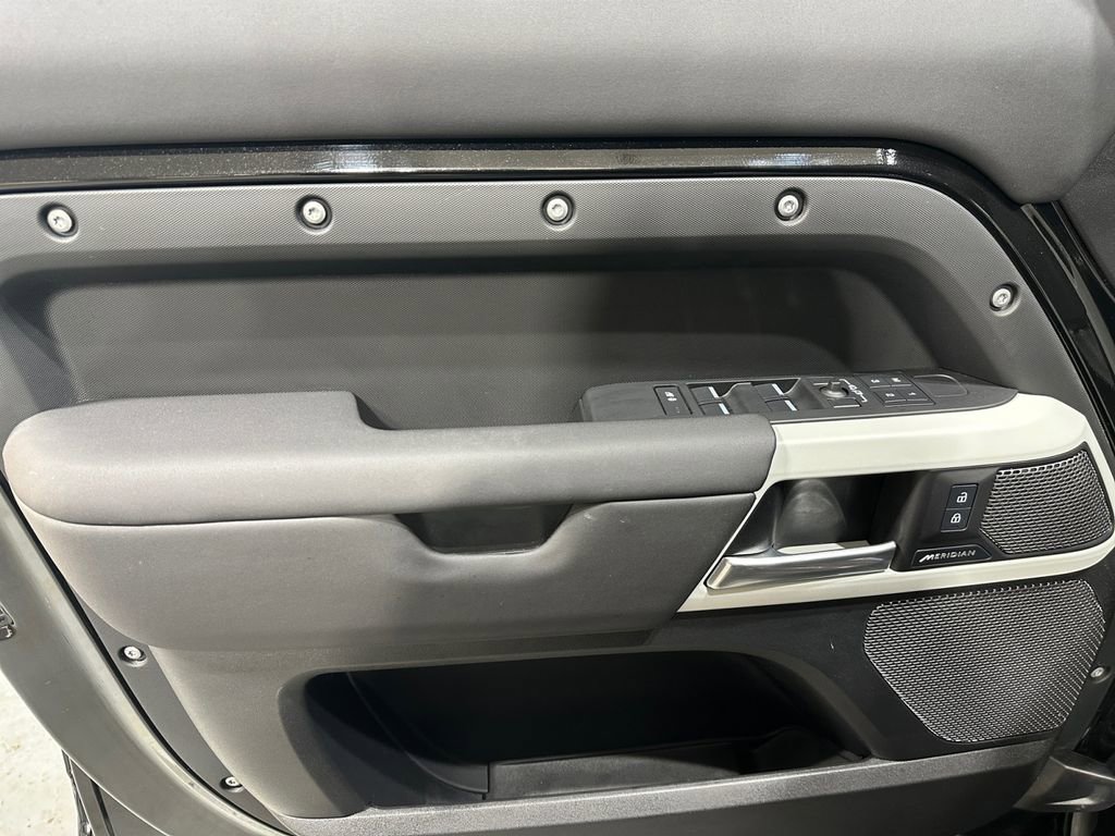 Used 2024 Land Rover Defender 110 X-Dynamic SE image 16