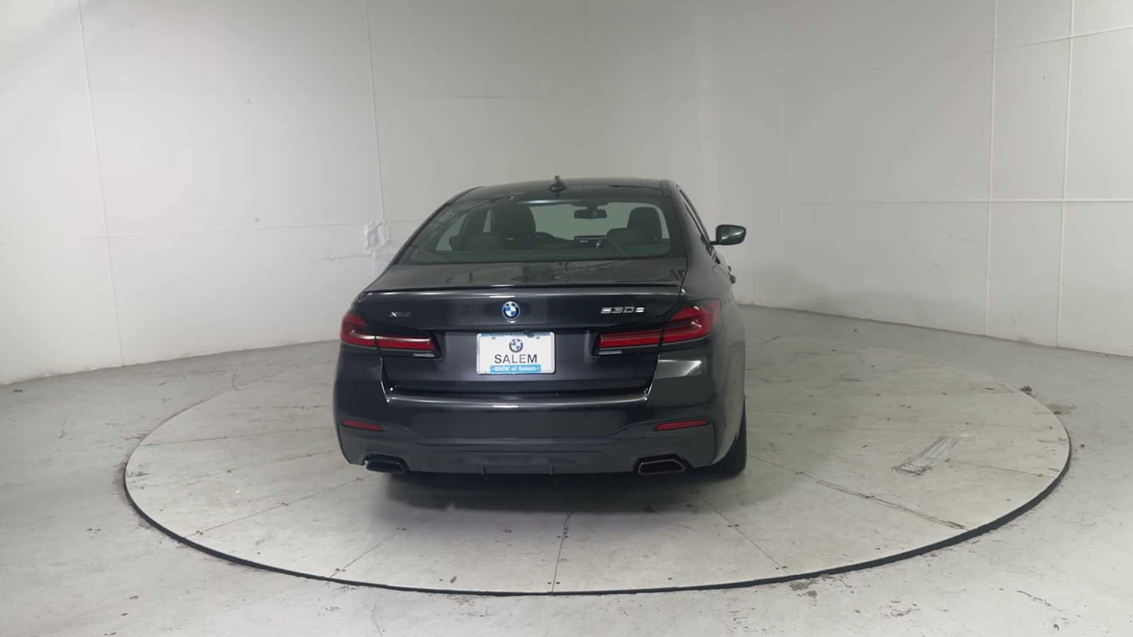 Used 2023 BMW 530e xDrive w/ Premium Package AWD/4WD image 3