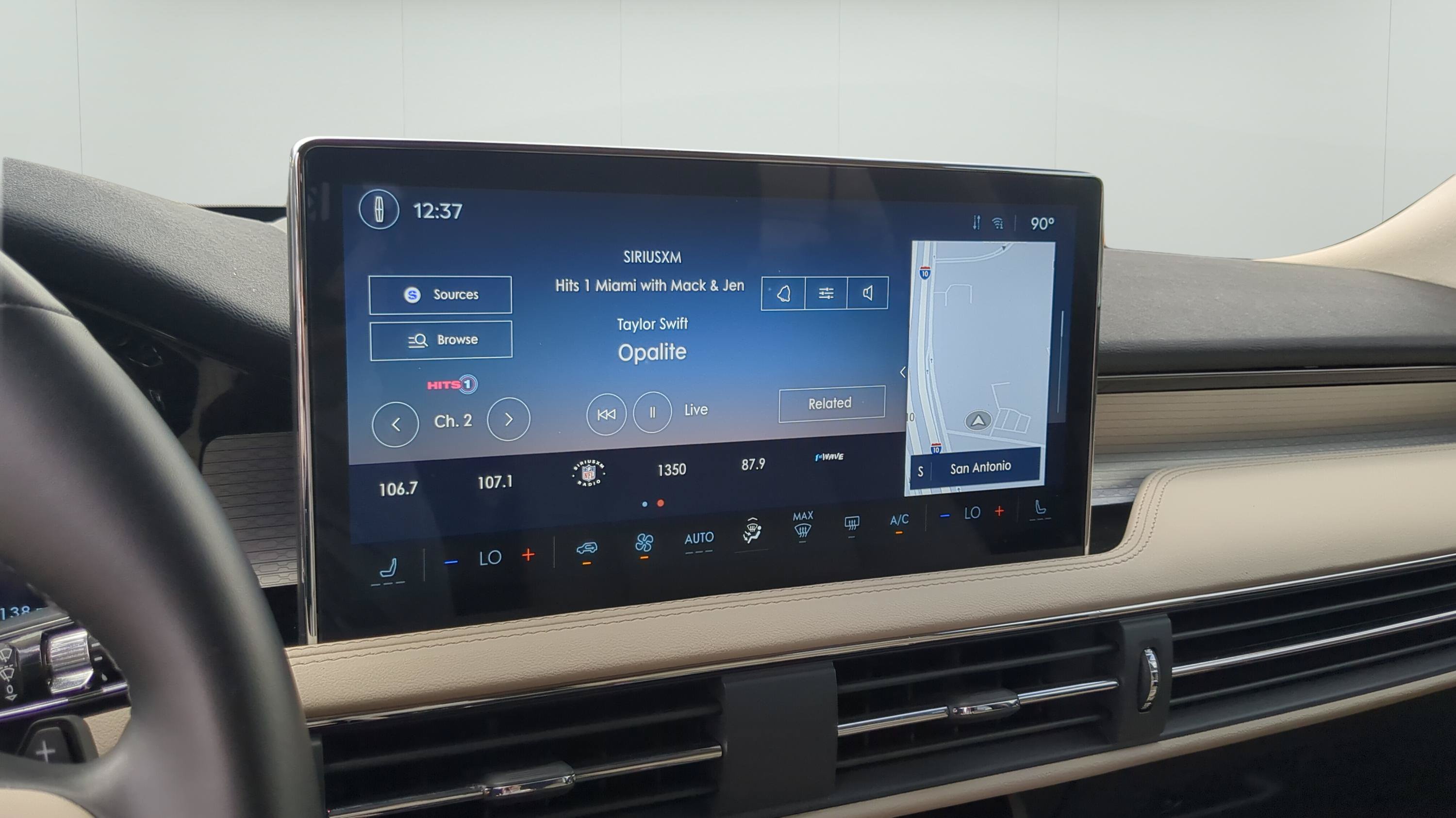 Used 2025 Lincoln Corsair AWD image 16