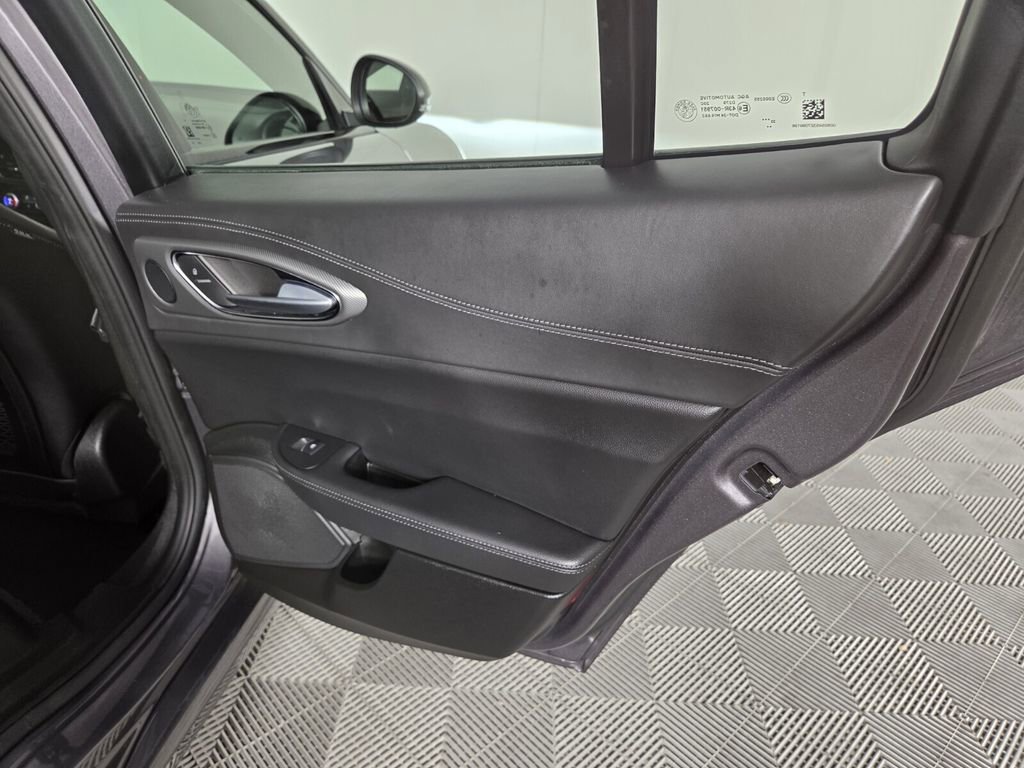 Used 2024 Alfa Romeo Giulia Veloce image 35