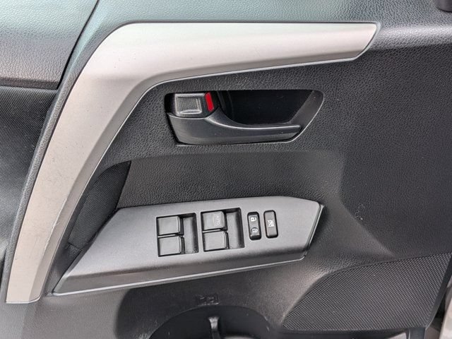 Used 2016 Toyota RAV4 LE FWD image 17