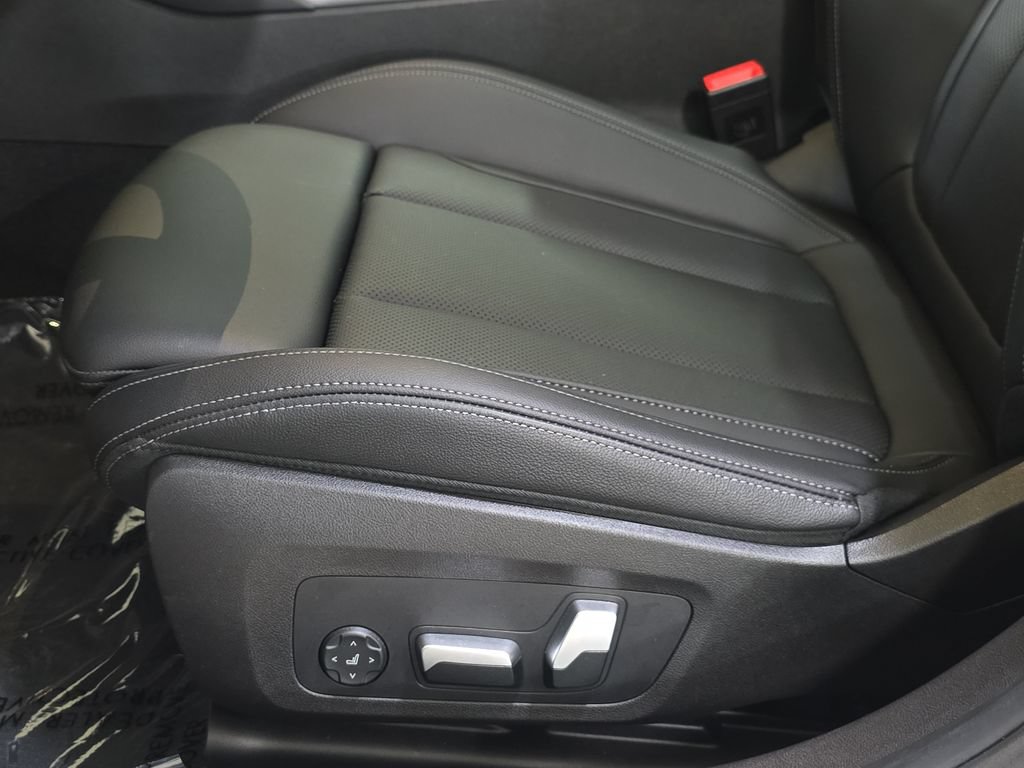 Certified 2023 BMW 330i Sedan w/ Driving Assistance Package RWD image 28