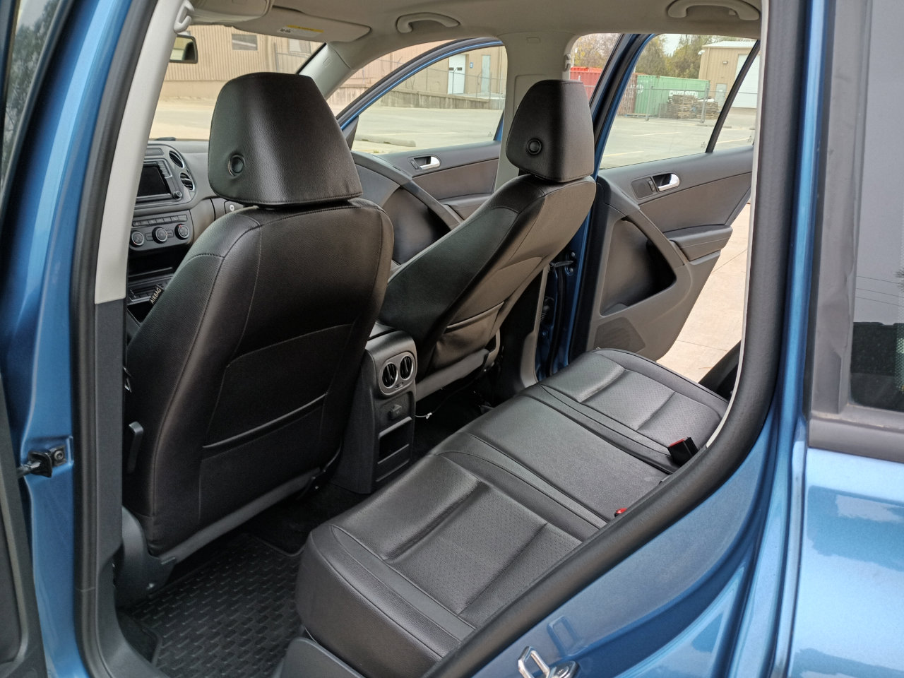 Used 2017 Volkswagen Tiguan S image 10