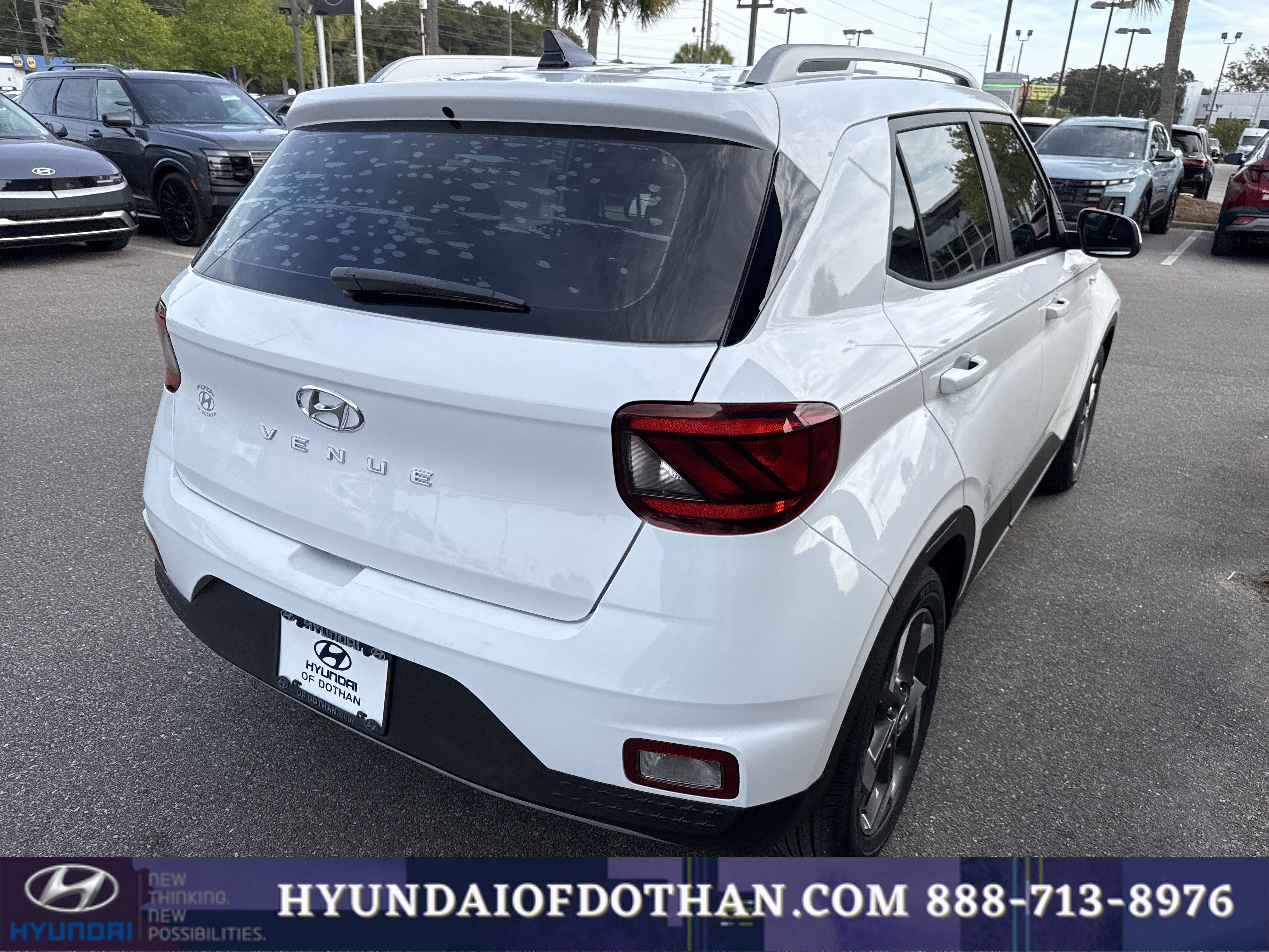 Certified 2022 Hyundai Venue SEL FWD image 4