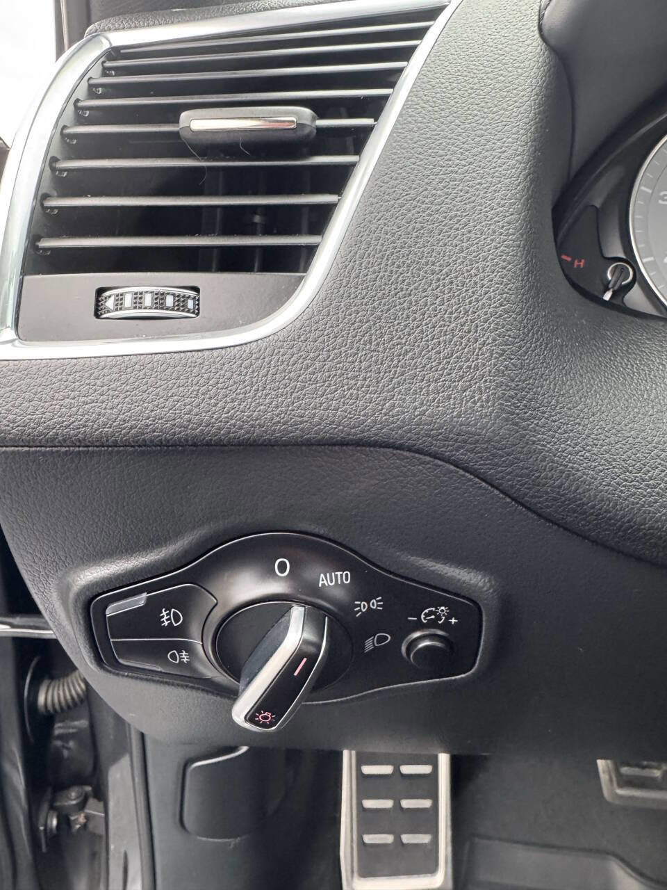 Used 2017 Audi SQ5 Premium Plus w/ Technology Package image 30