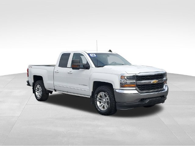 Used 2018 Chevrolet Silverado 1500 LT w/ Max Trailering Package AWD/4WD image 2