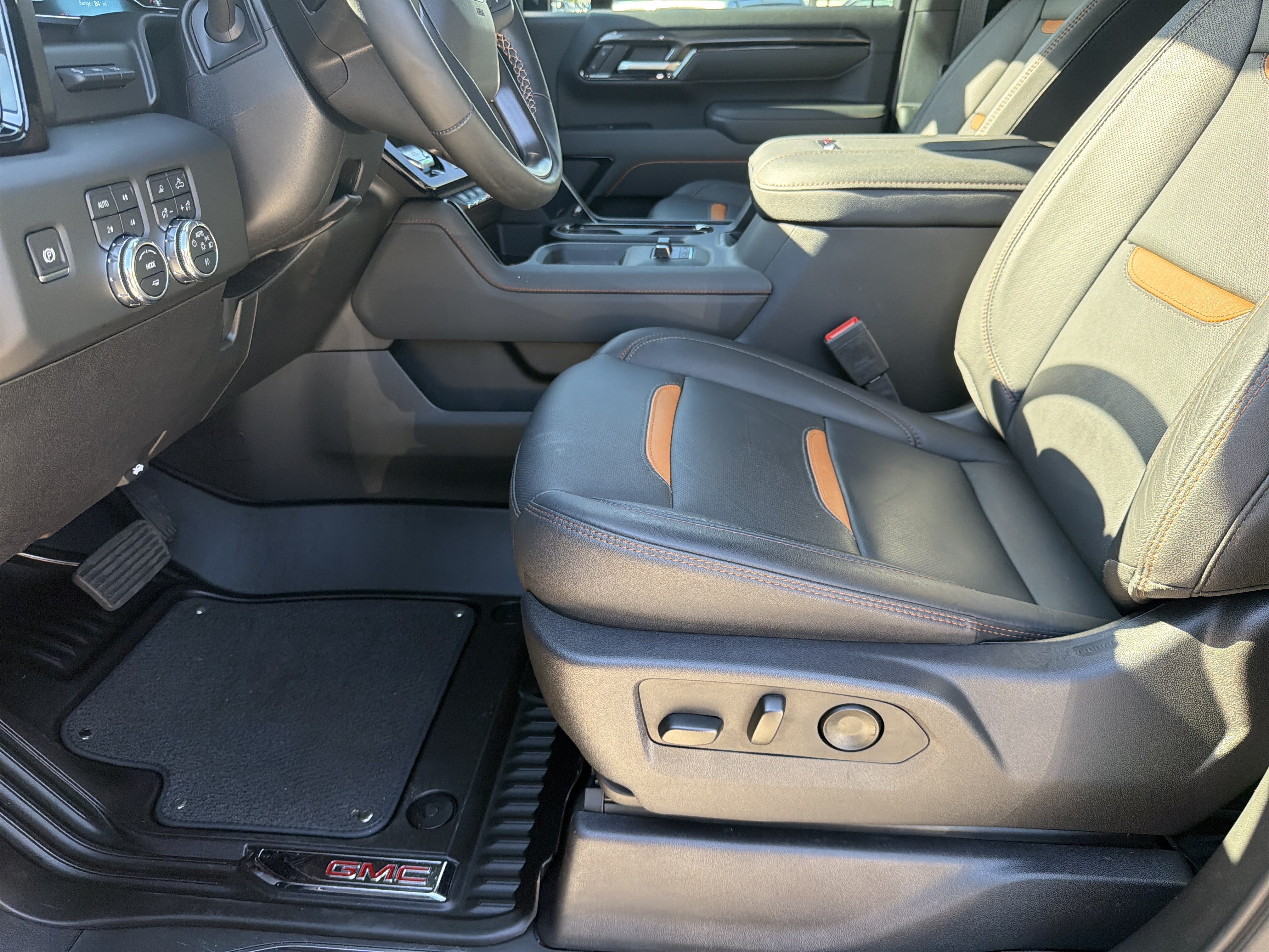 Used 2025 GMC Sierra 2500 AT4 w/ AT4 Premium Plus Package AWD/4WD image 10