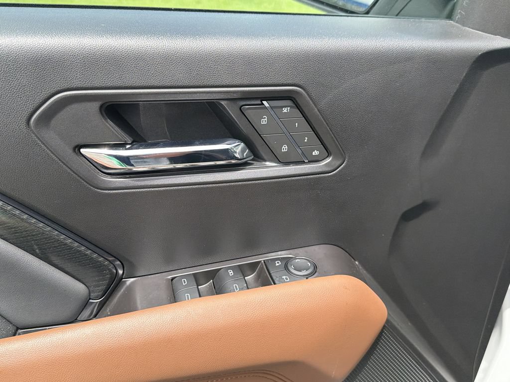 Certified 2025 GMC Canyon AT4 w/ Nightfall Edition AWD/4WD image 25