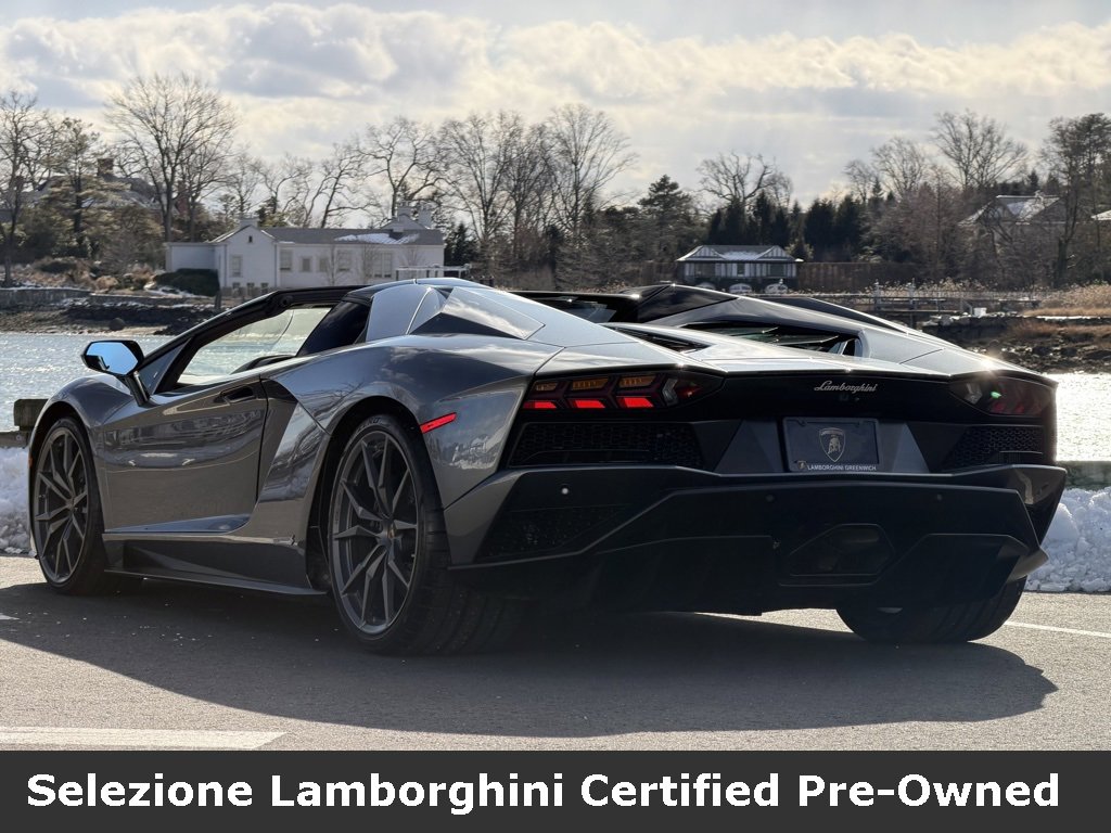 Used 2018 Lamborghini Aventador S image 3