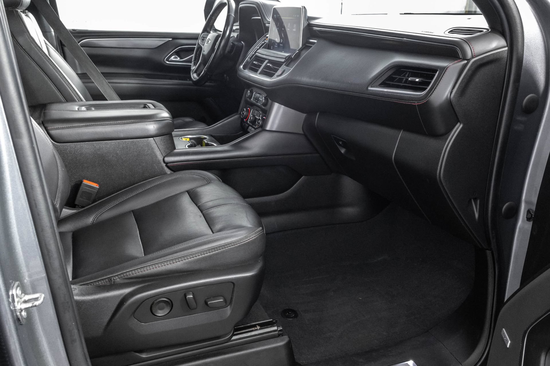 Used 2022 Chevrolet Tahoe RST w/ Luxury Package AWD/4WD image 45