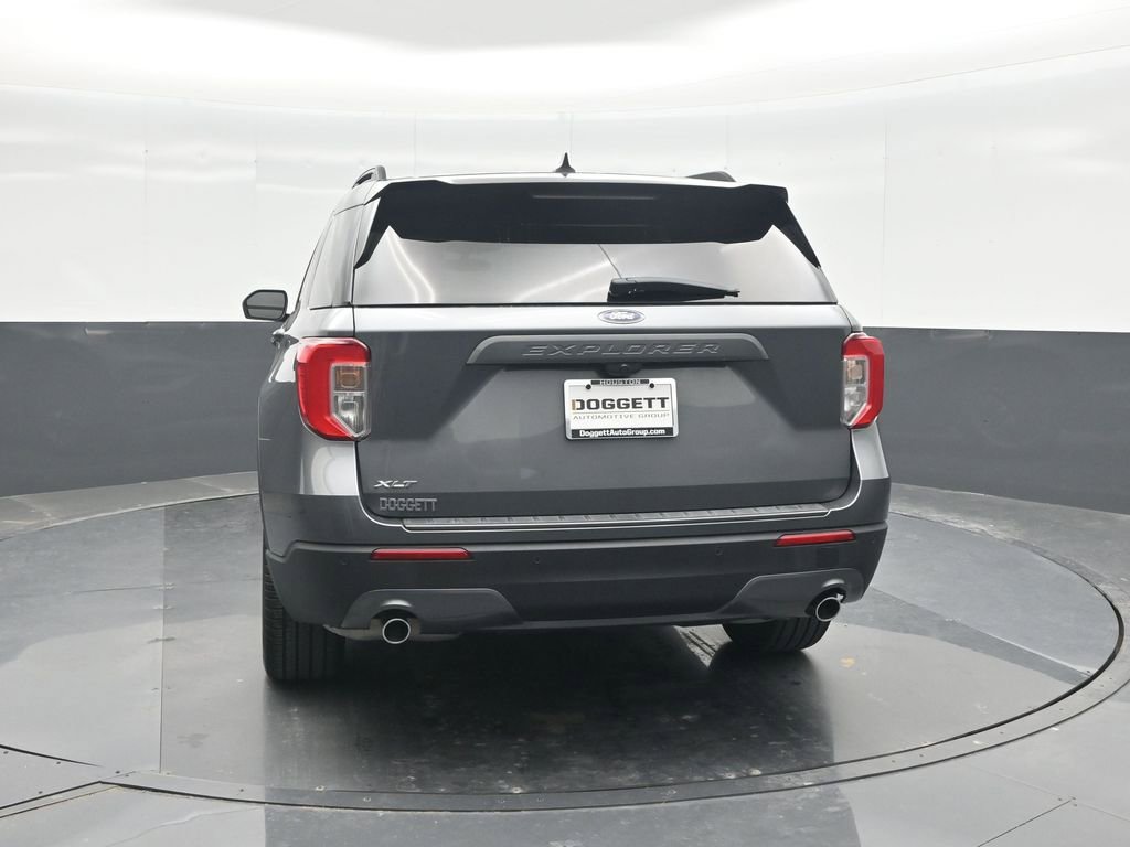 Certified 2024 Ford Explorer XLT w/ Equipment Group 202A RWD image 17