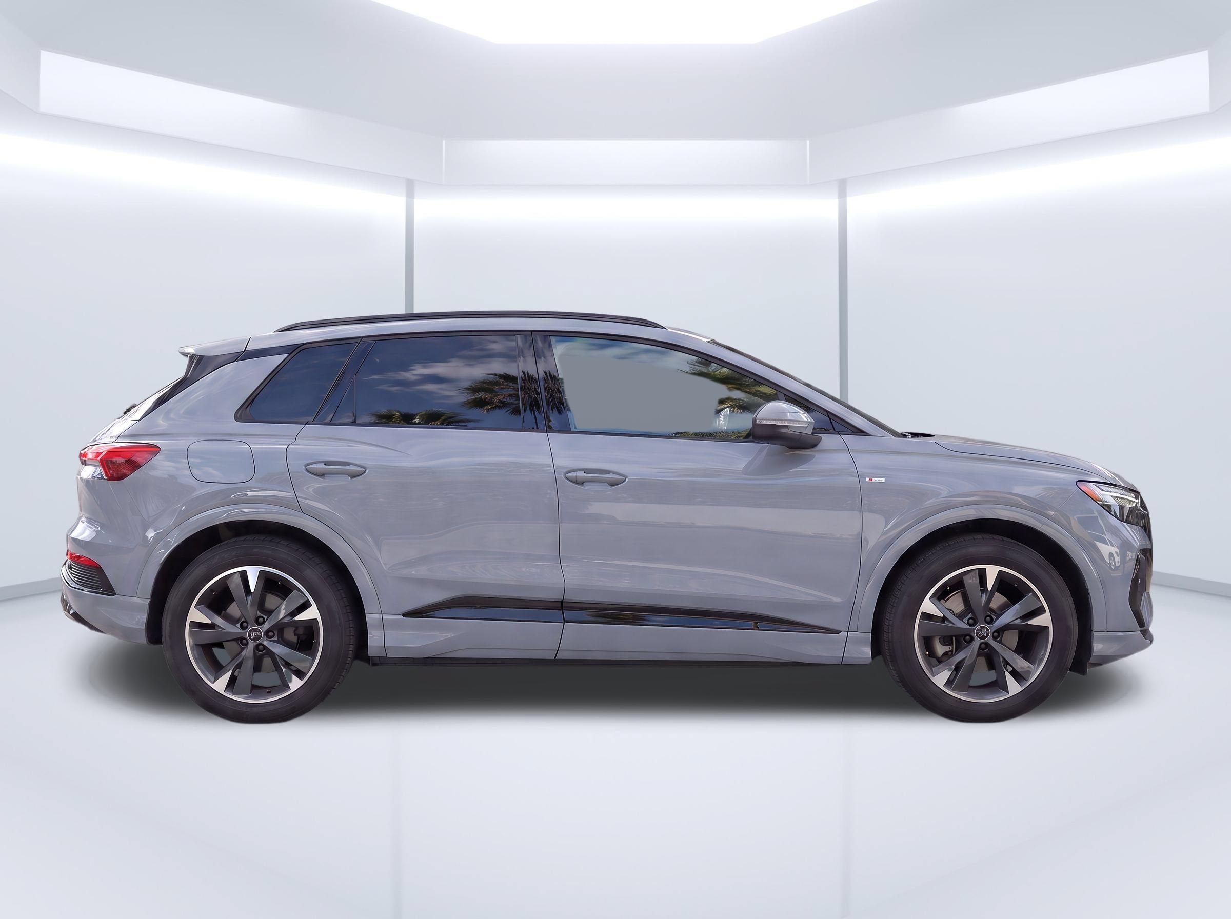 Used 2024 Audi Q4 e-tron Prestige AWD/4WD image 8