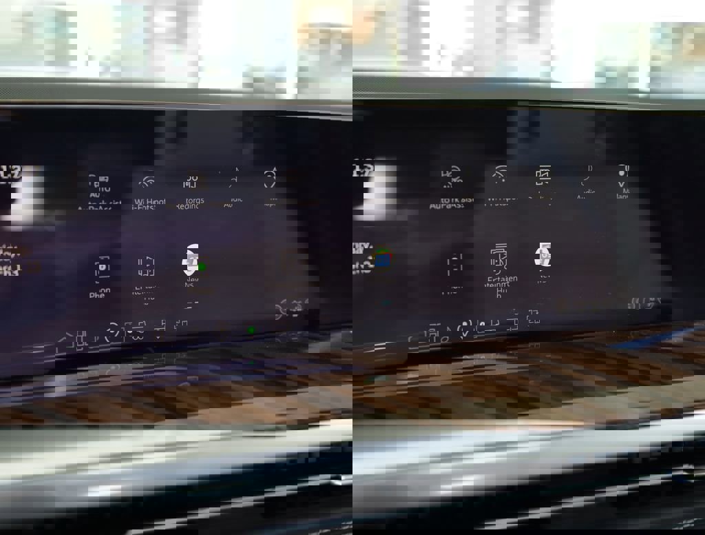 New 2026 Cadillac Escalade Platinum Luxury w/ LPO, Floor Liner Package image 17