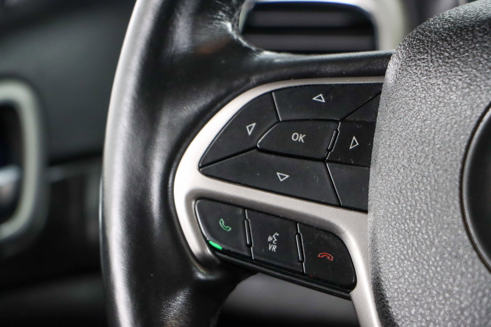 Used 2018 Jeep Grand Cherokee Altitude image 13