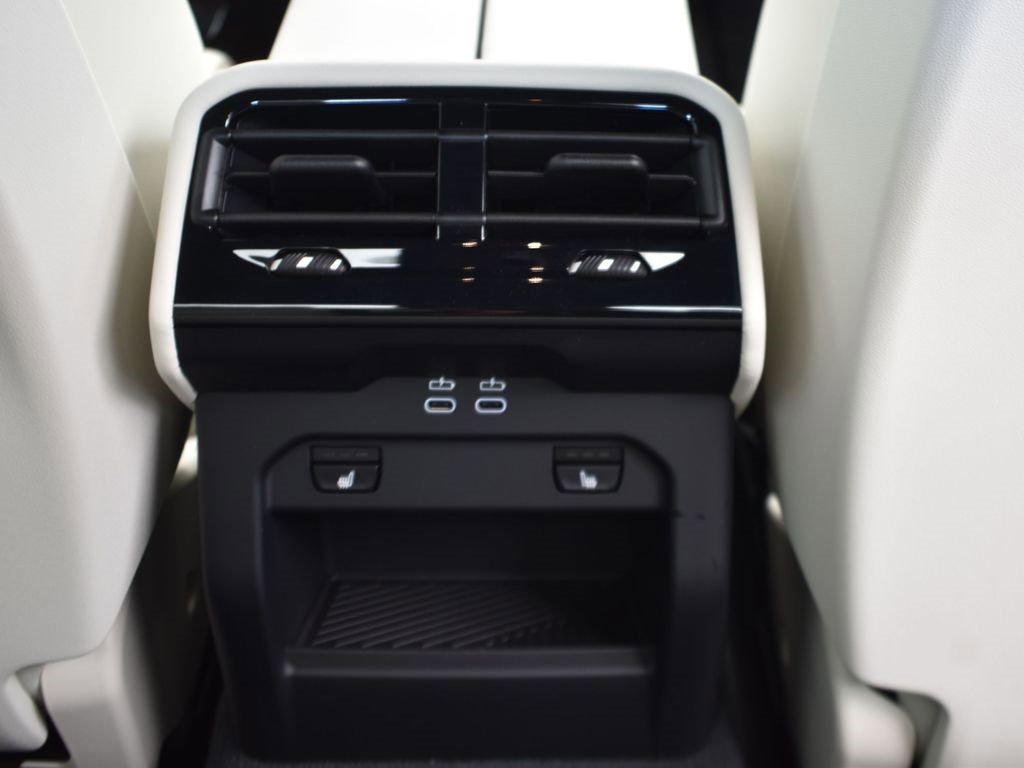 New 2026 BMW 550e xDrive w/ Executive Package image 18