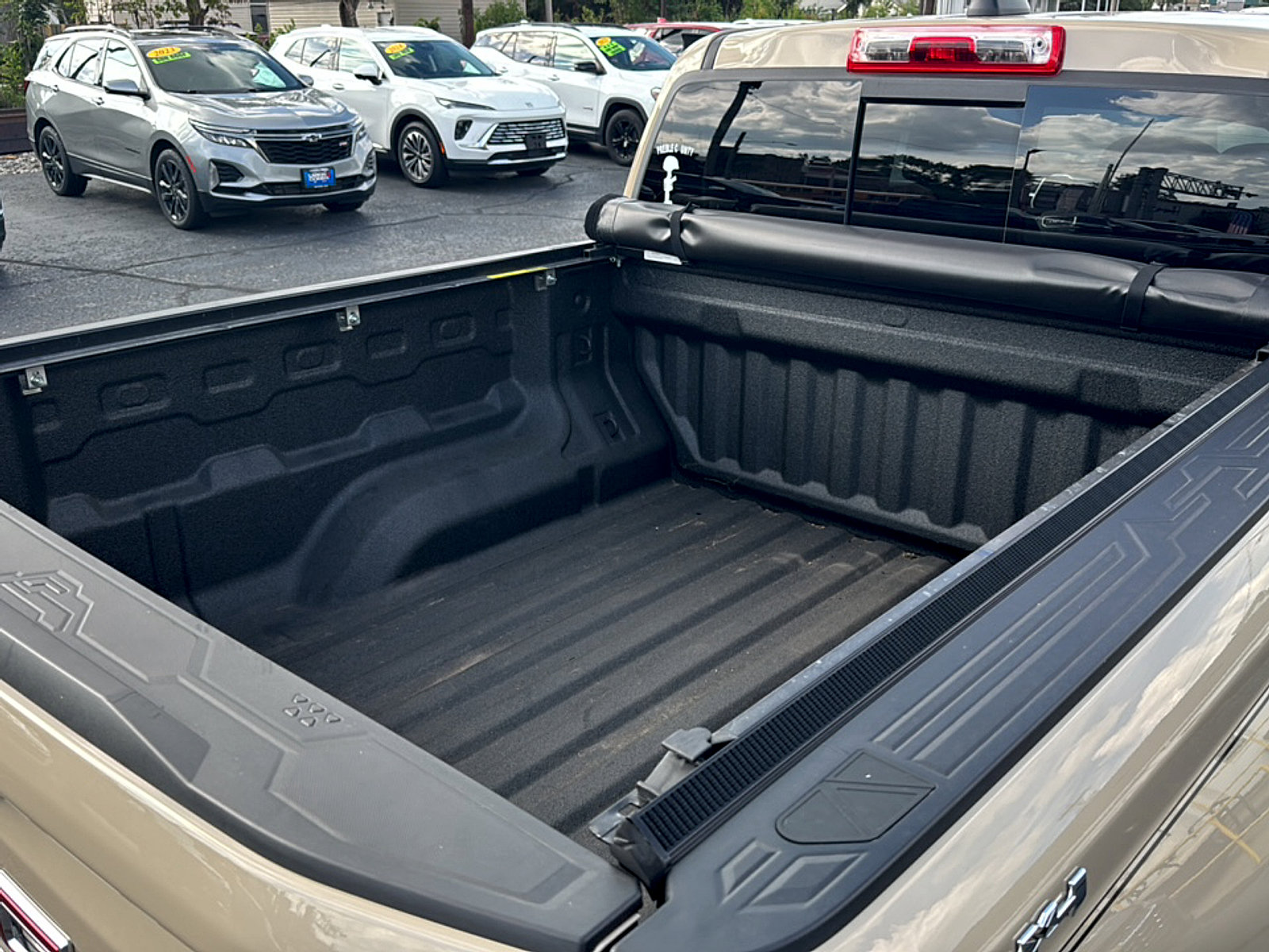 Used 2024 GMC Canyon Elevation w/ Elevation Premium Package AWD/4WD image 13