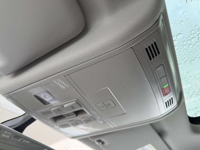 Certified 2020 Volkswagen Tiguan SE w/ Panoramic Sunroof Package AWD/4WD image 35