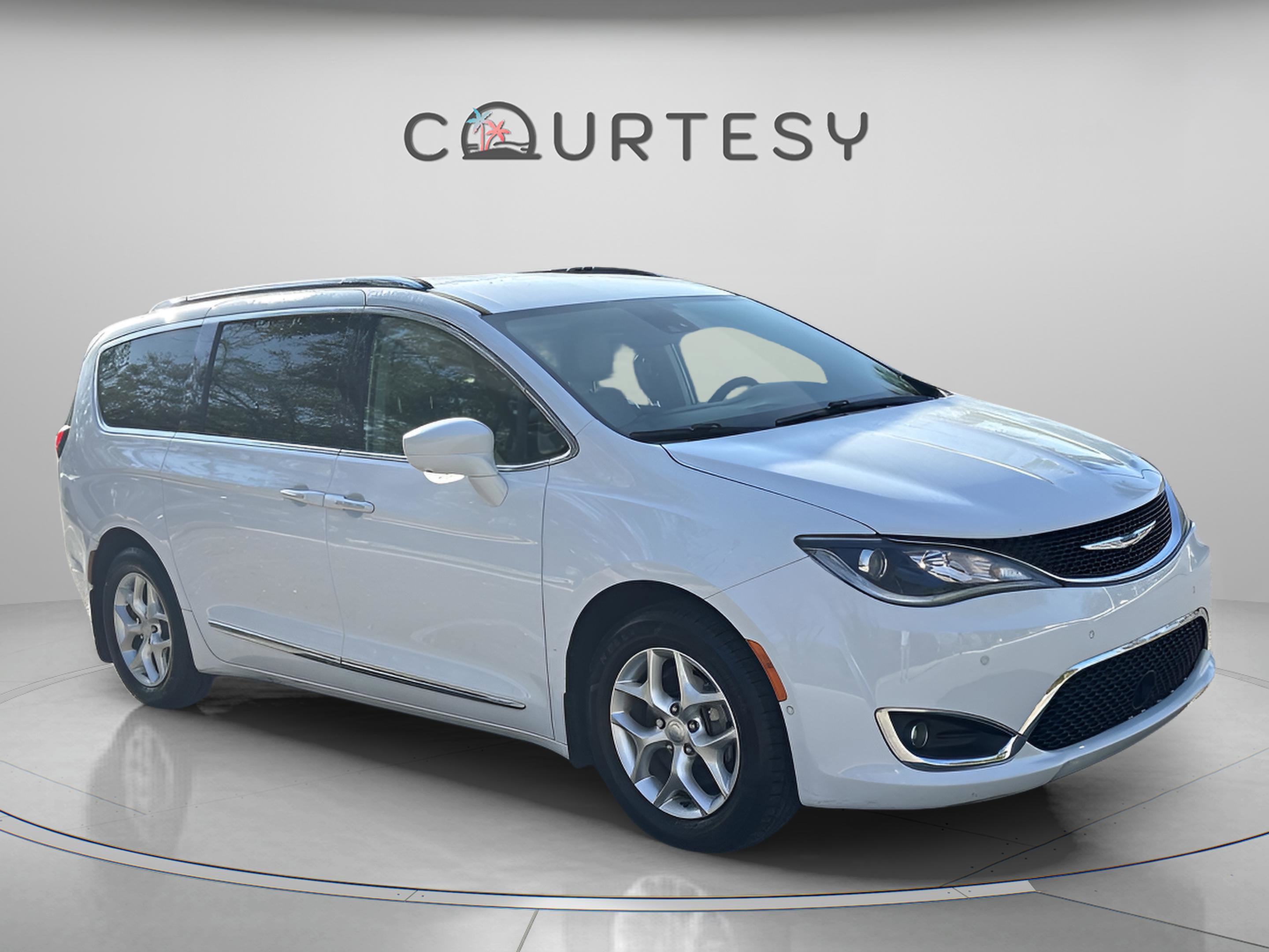 Used 2020 Chrysler Pacifica Touring-L Plus w/ Tire & Wheel Group image 9