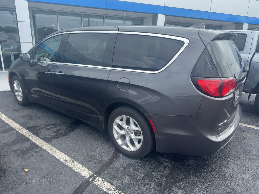 Used 2018 Chrysler Pacifica Touring Plus w/ Tire & Wheel Group FWD image 6