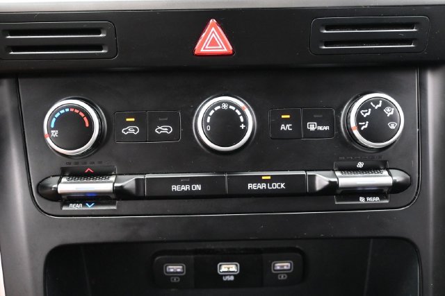 Used 2024 Kia Carnival LX FWD image 20