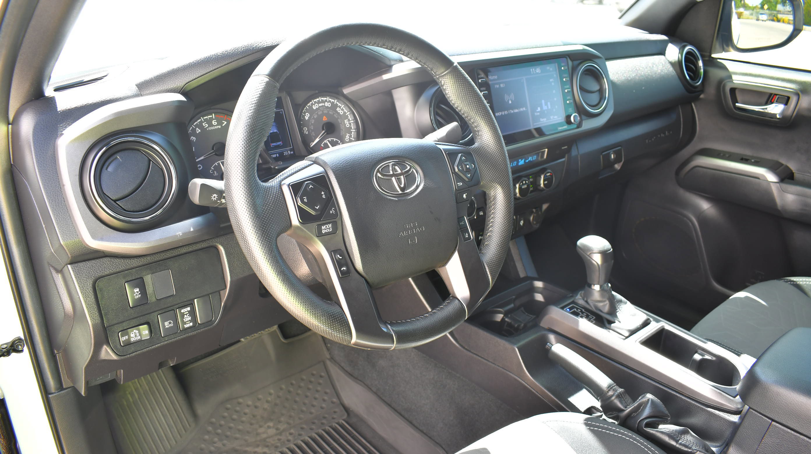 Used 2022 Toyota Tacoma TRD Off-Road w/ Technology Package image 13