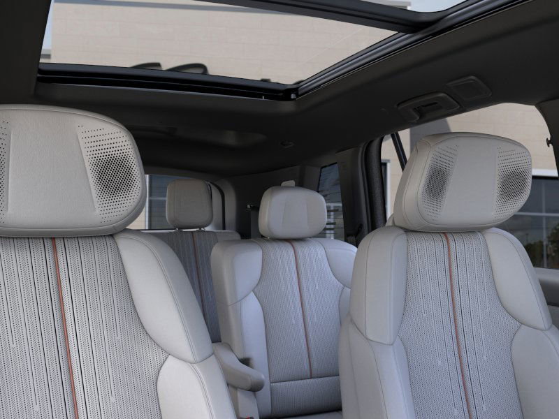 New 2026 Cadillac Vistiq Luxury w/ LPO, Floor Liner Package AWD/4WD image 26