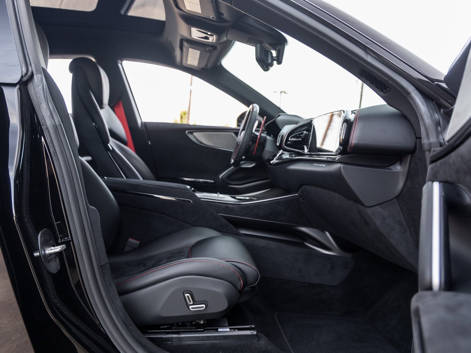 Used 2025 Ferrari Purosangue image 46