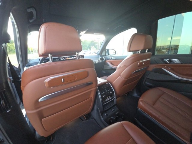 Used 2023 BMW X7 M60i w/ Executive Package image 17