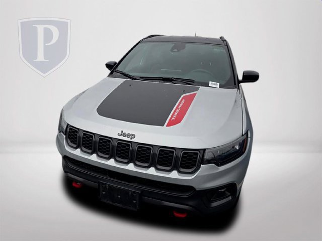 Used 2025 Jeep Compass Trailhawk AWD/4WD image 12
