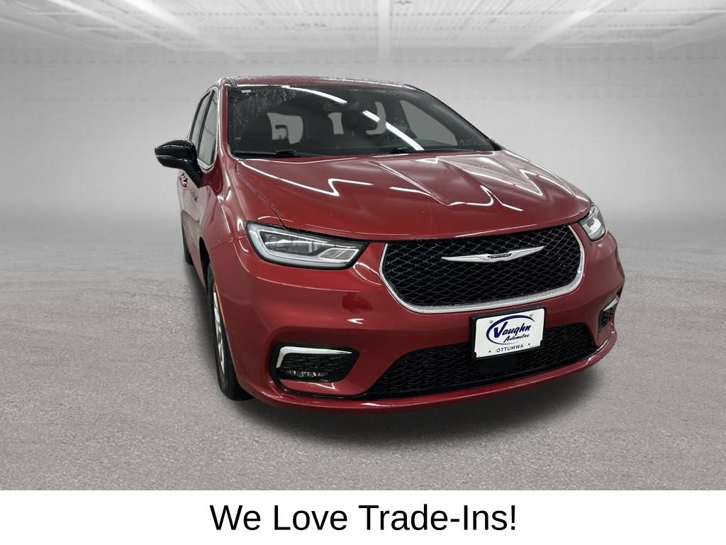 Used 2025 Chrysler Pacifica Select FWD image 3
