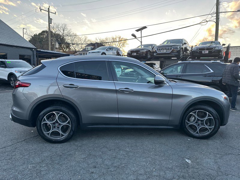 Used 2018 Alfa Romeo Stelvio AWD image 6