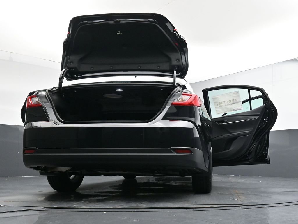 Used 2025 Toyota Camry LE image 40